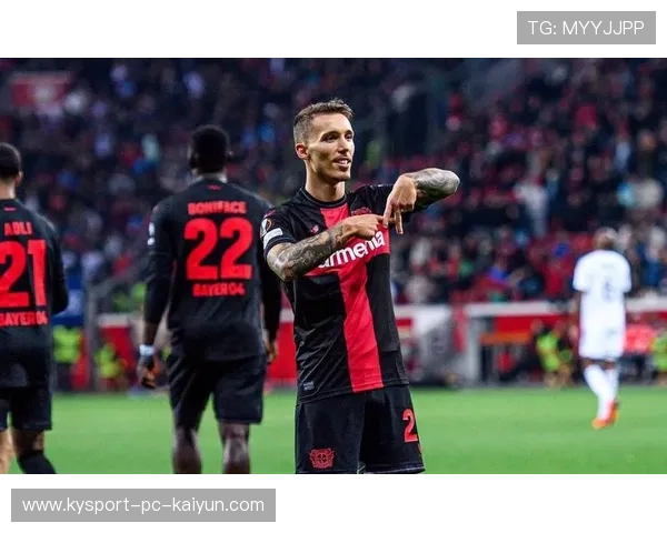 勒沃库森边路传递制造高位机会