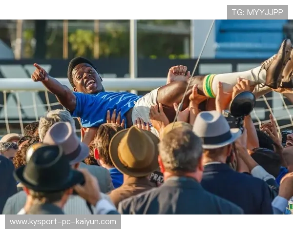 多特雷纳插上劲射皮球直挂死角：球场瞬间的传奇诞生